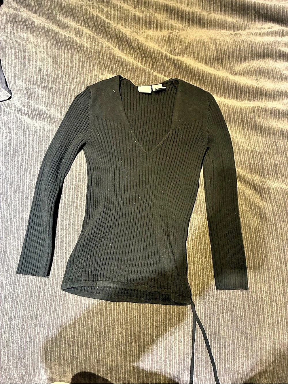 A|X Armani Exchange Ribbed V-Neck Sweater in Black Size Medium